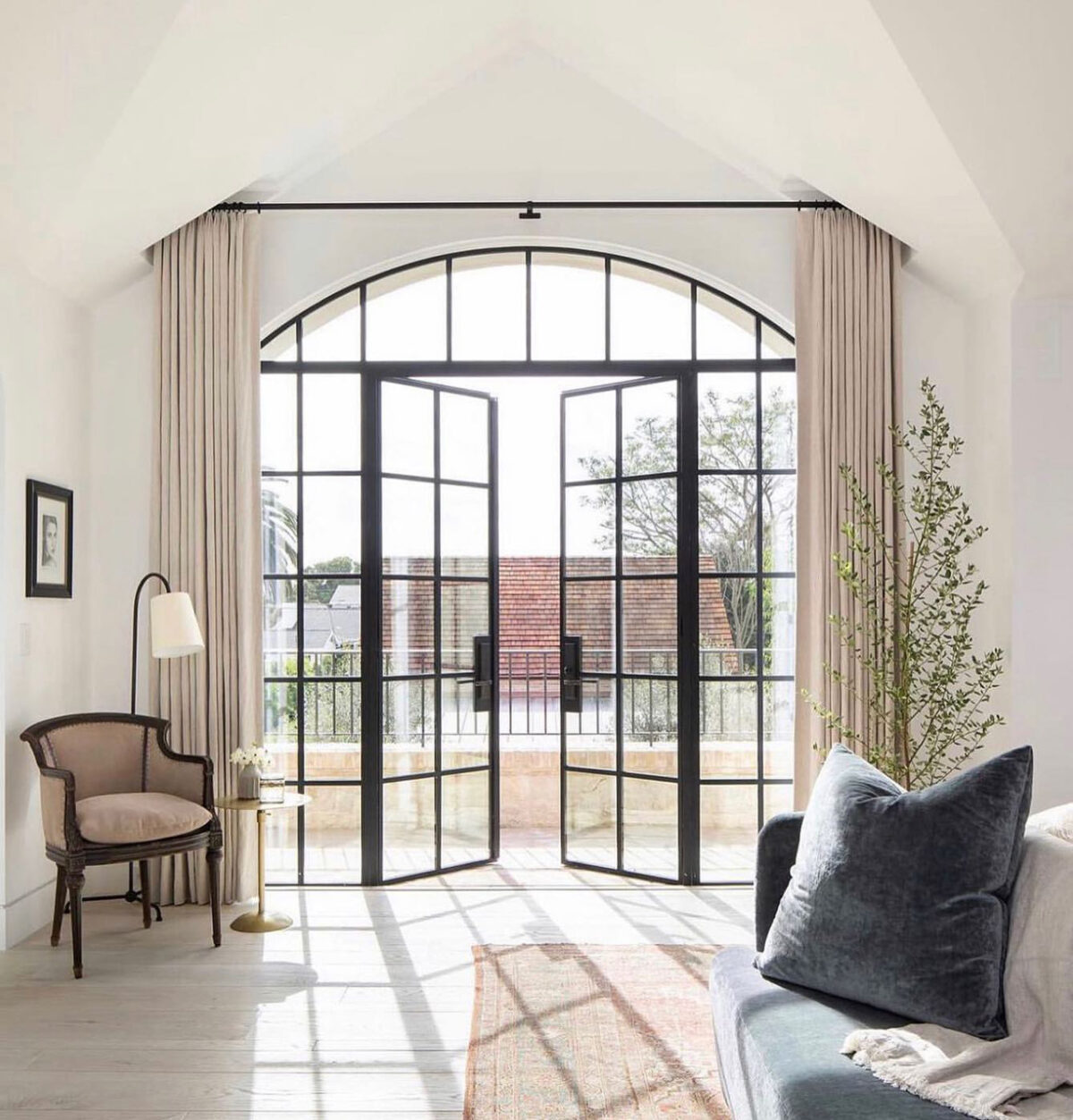 Steel French doors for scenic luxury homes