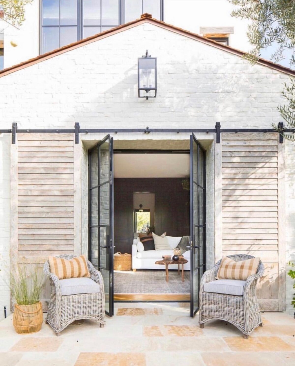 Best Paint for Exterior Metal Doors – A Complete Buying Guide