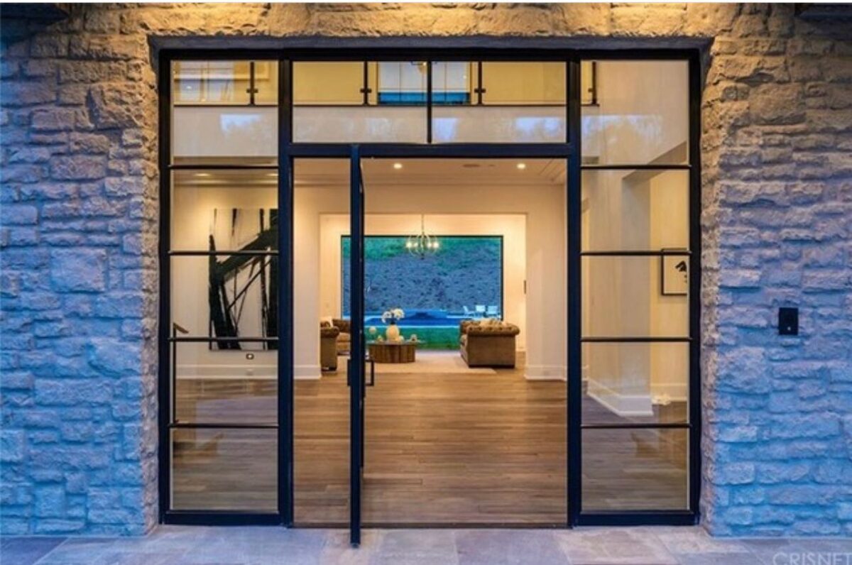 Can you Paint a Metal Door? What You Need to Know Before You Start